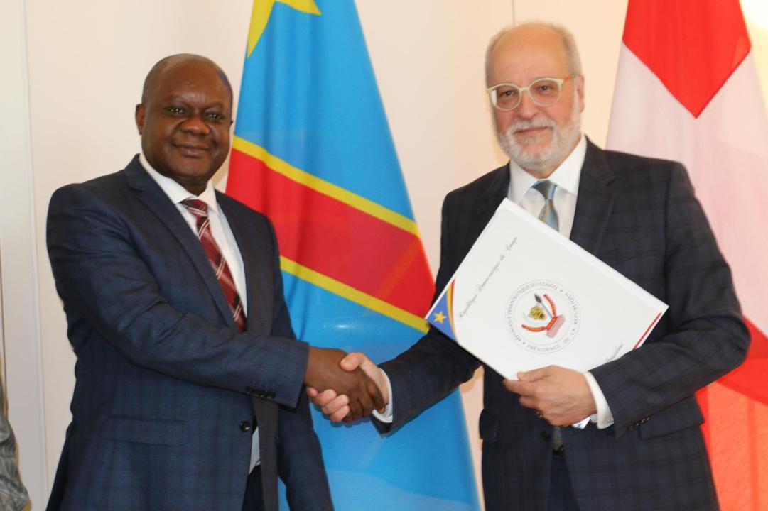 Crispin Mbadu, ministre délégué chargé de la Francophonie et de la Diaspora congolaise, avec Alexandre Frasel, Secrétaire d’État au Secrétariat d’État de la Confédération suisse [photo d'illustration]