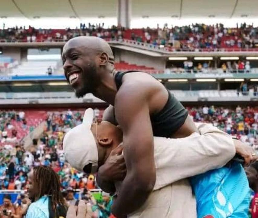 Le ministre des Sports et Loisirs de la RDC, Didier Budimbu, et l'attaquant des Léopards Yoane Wissa à Guadalajara. [Photo d'illustration]
