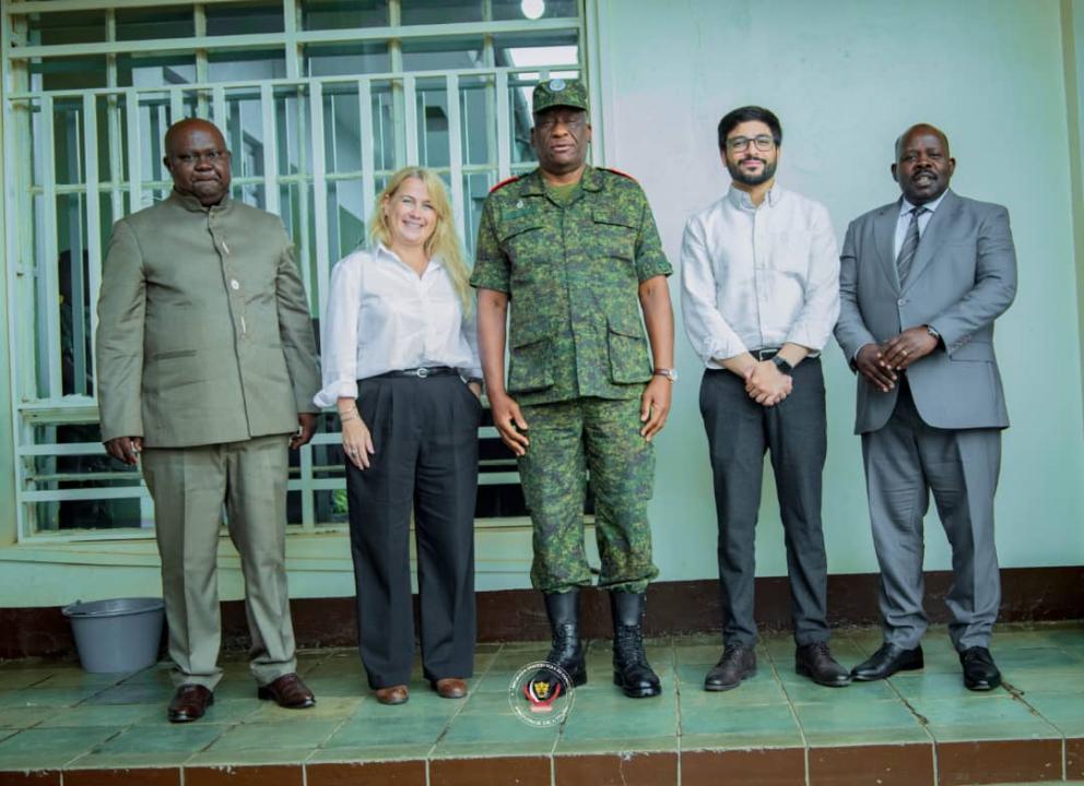 Le gouverneur militaire de l’Ituri, le lieutenant-général Johnny Luboya et la délégation du FIDA [photo d'illustration]