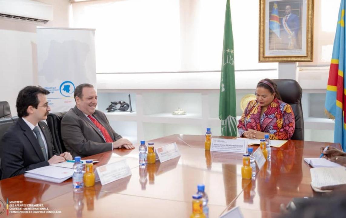 Thérèse Kayikwamba lors d'une réunion avec quelques diplomates turcs à Kinshasa [Photo d'illustration]