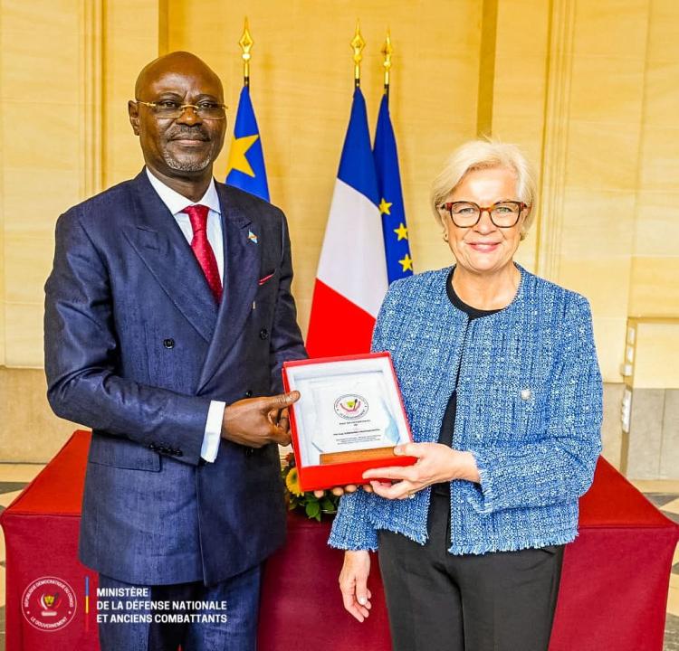 Le VPM de la Défense Guy Kabombo et son homologue française Catherine Vaudrin, ce jeudi 16 avril 2026