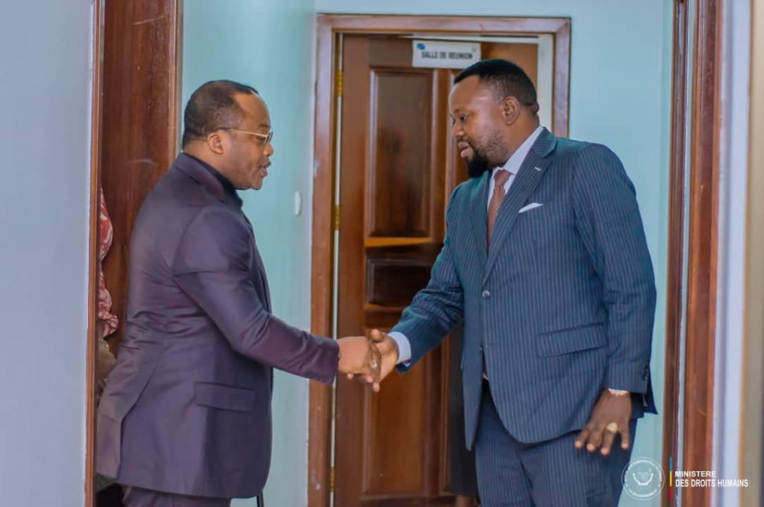 Le ministre des droits humains Samuel Mbemba et l’archevêque supérieur des Communautés Unies de Réveil (C.U.R), le prophète Israël Dodo Kamba [photo d'illustration]