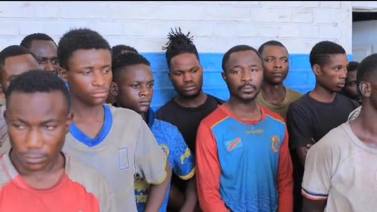 Quelques bandits arrêtés et présentés à la population par les autorités de la police