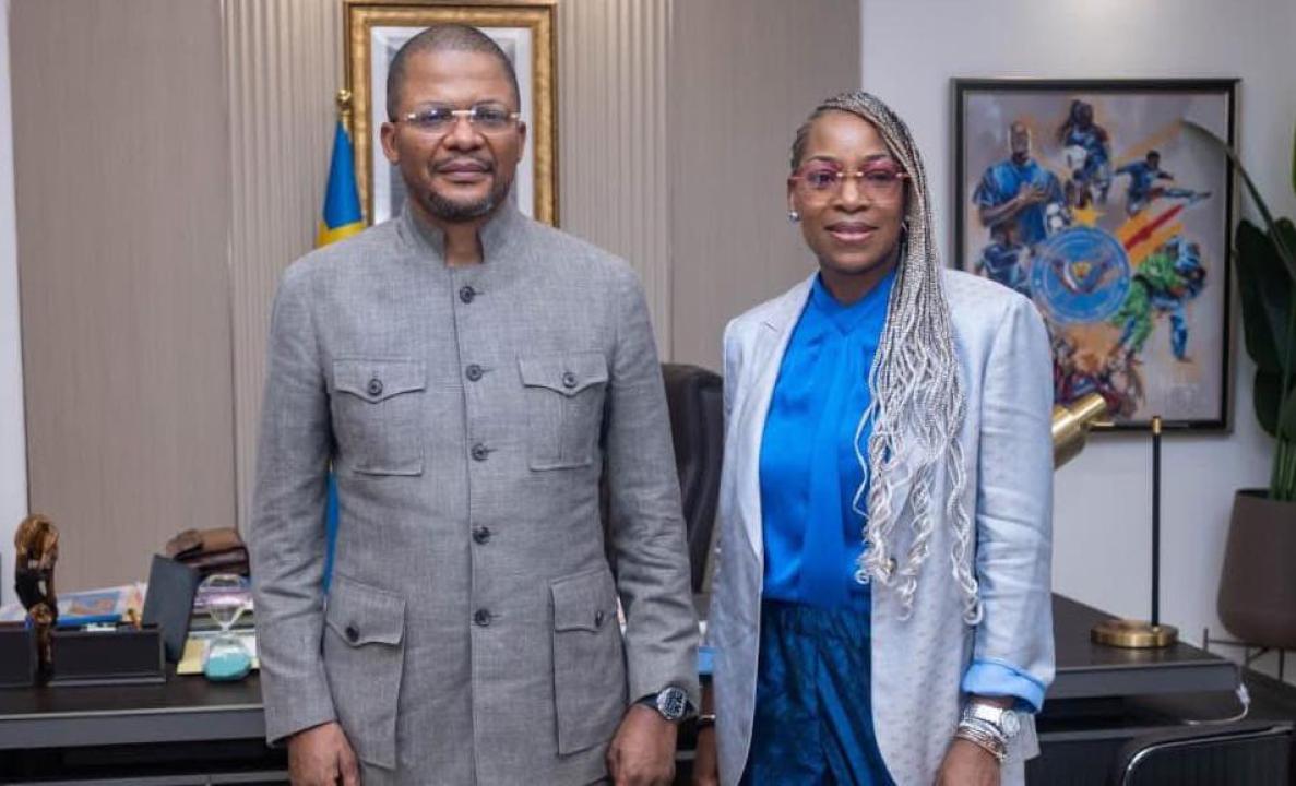 Didier BUDIMBU, Ministre des Sports et loisirs et la veuve de Dikembe Mutombo après leur entretien ce mardi 21 avril 2026