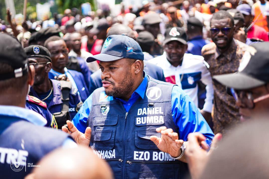 Le gouverneur de la ville de Kinshasa Daniel Bumba sur terrain avec son équipe gouvernementale [photo d'illustration]