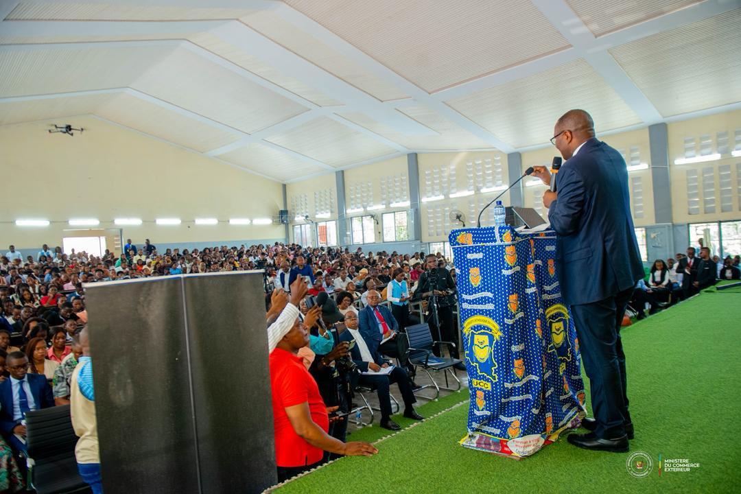 Le ministre du Commerce extérieur Julien Paluku Kahongya devant les étudiants de l'UCC [photo d'illustration]