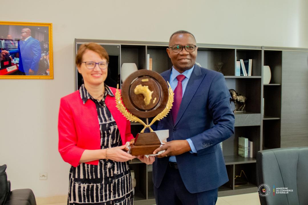 Le ministre du Commerce extérieur Julien Paluku Kahongya et la diplomate Alyson King [photo d'illustration]