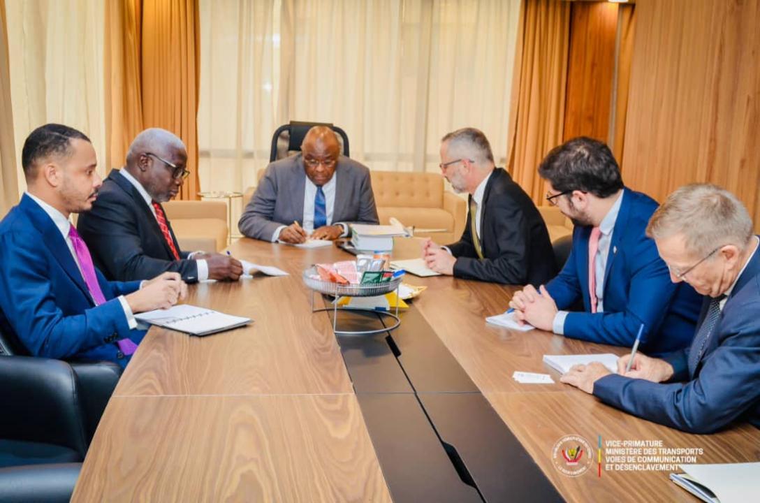 Jean-Pierre Bemba, VPM des Transports, Voies de communication et Désenclavement en audience avec Rémi Maréchaux, ambassadeur de France en RDC, accompagné de la délégation de l’AFD et de Haropa Port