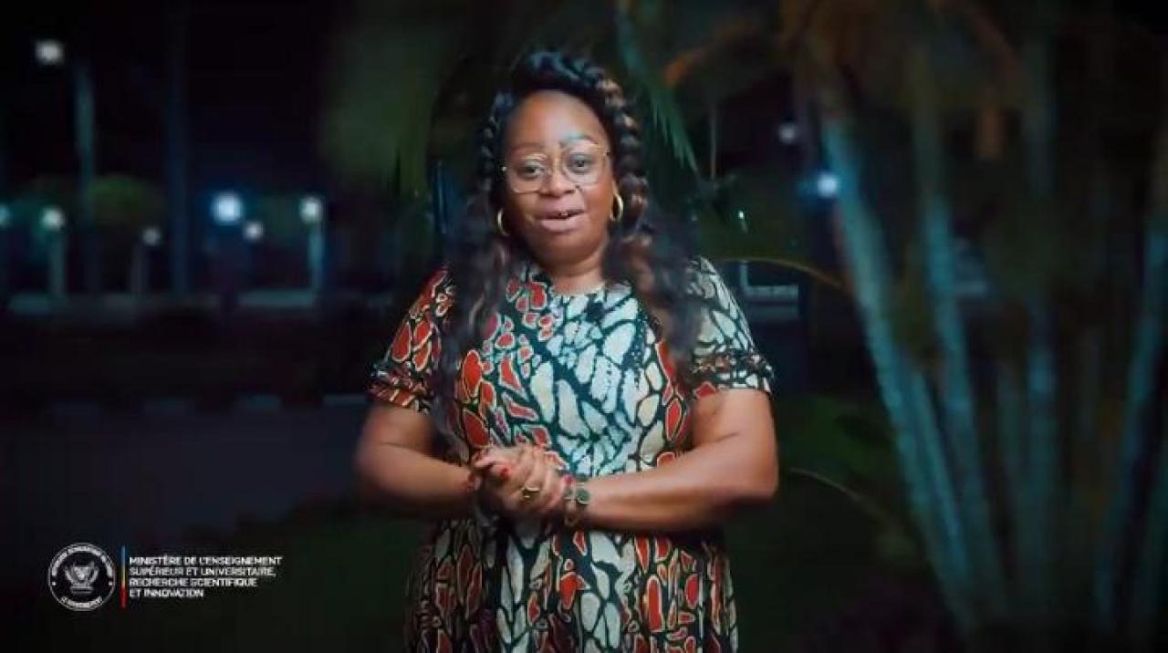 NGOMBE KABAMBA Nadège, Dircaba au Ministère de la Santé publique dans la vidéo d'invitation à la cérémonie de signature de l'arrêté interministériel