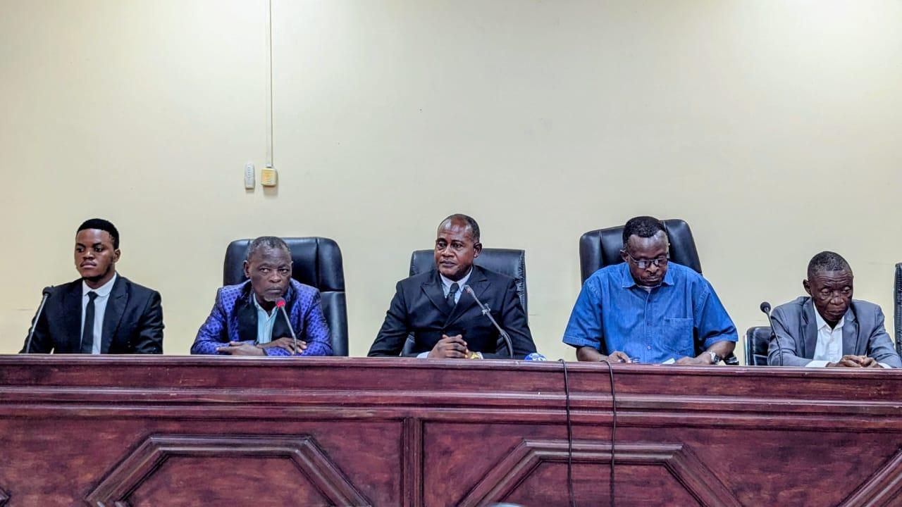 Quelques membres de l'intersyndicale de PHC SA