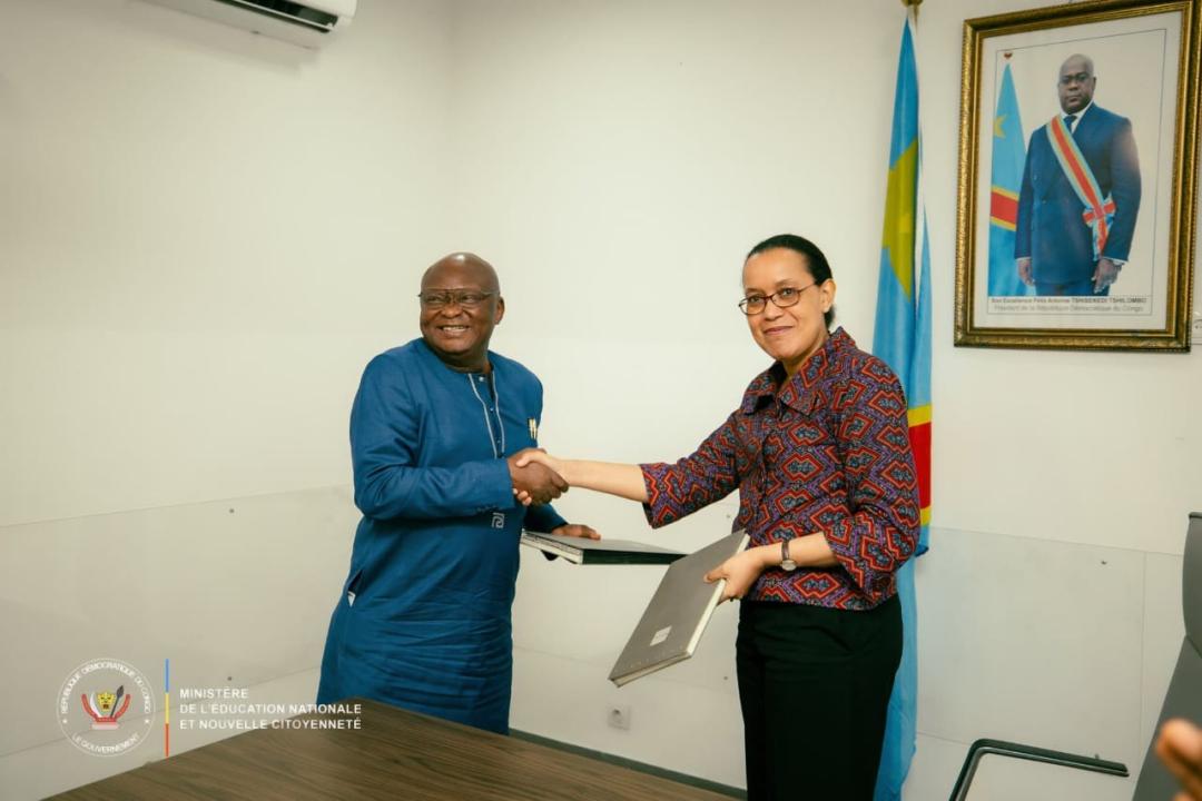 La ministre de l’Éducation nationale, Raïssa Malu, et le représentant du SENAPI [photo d’illustration]