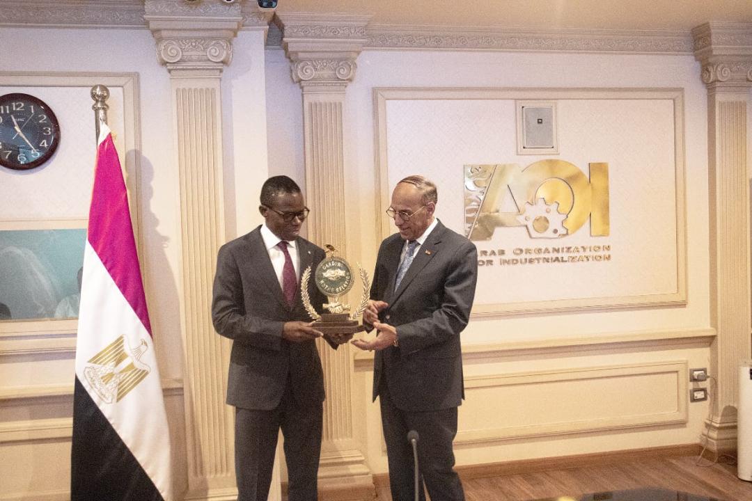 Le Ministre délégué Eliezer Ntambwe et le Général de division Tawhid,  lundi 27 avril 2026