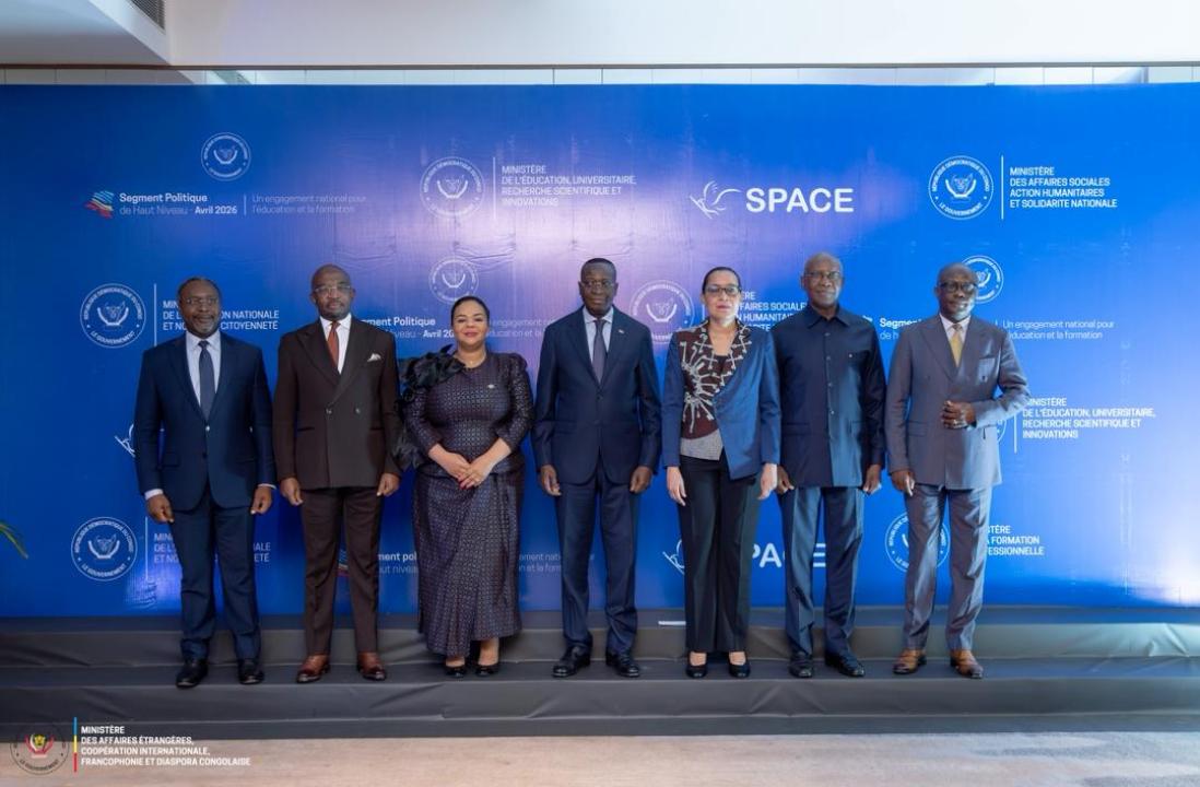 Les membres du Gouvernement et d'autres partenaires de l'éducation [photo d'illustration]