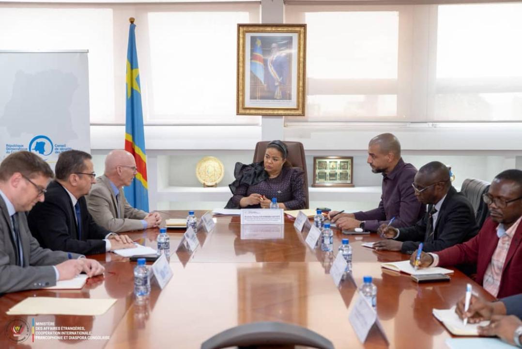 Thérèse KAYIKWAMBA WAGNER, Ministre d'État en charge des Affaires Étrangères et la délégation de la Monusco conduite par le représentant du Secrétaire Général des Nations unies, James SWAN