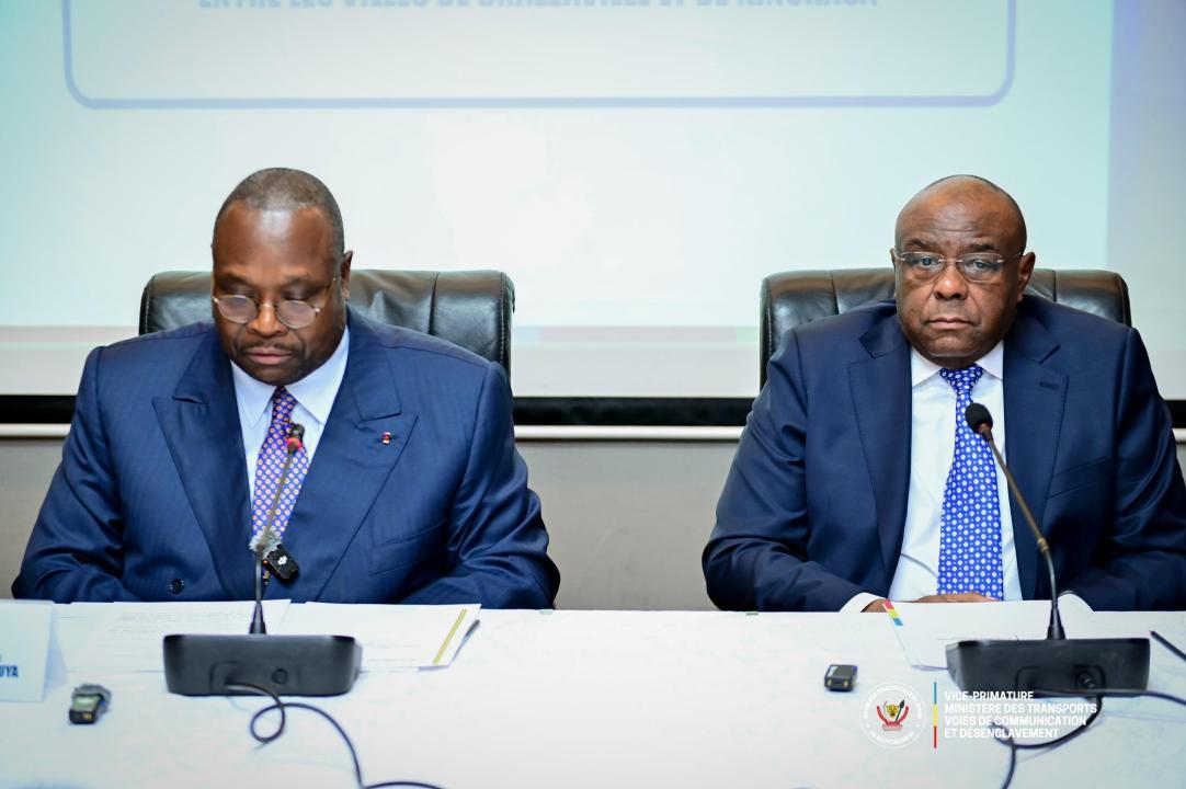 Les ministres Jean-Jacques Bouya et Jean-Pierre Bemba lors de la signature d’un accord bilateral fixant le régime fiscal privilégié