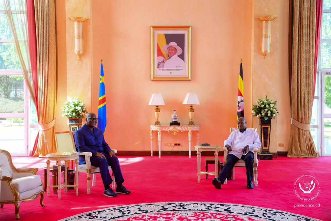 Le président Félix Tshisekedi reçu à State House d’Entebbe par son homologue ougandais Yoweri Kaguta Museveni