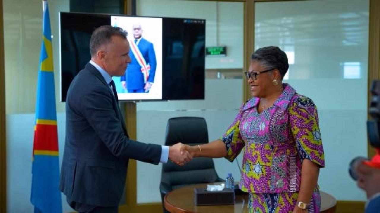 Philippe Bolopion directeur exécutif de Human Rights Watch, et Judith Suminwa, Première ministre de la RDC, le 21 mai 2026 [photo d’illustration]