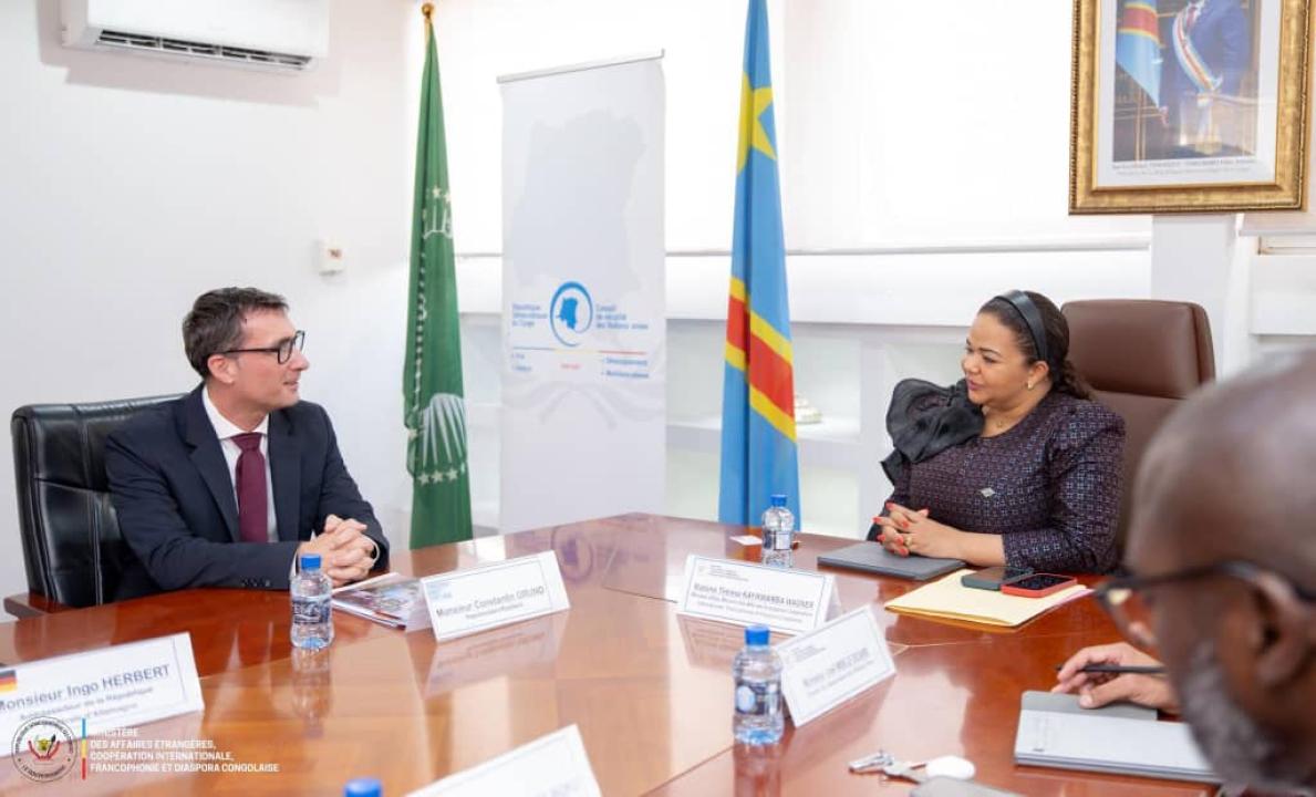 Thérèse KAYIKWAMBA WAGNER Ministre d'État en charge des Affaires Étrangères et Constantin GRUND, Représentant résident de la Friedrich-Ebert-Stiftung en RDC lors de leur entretien