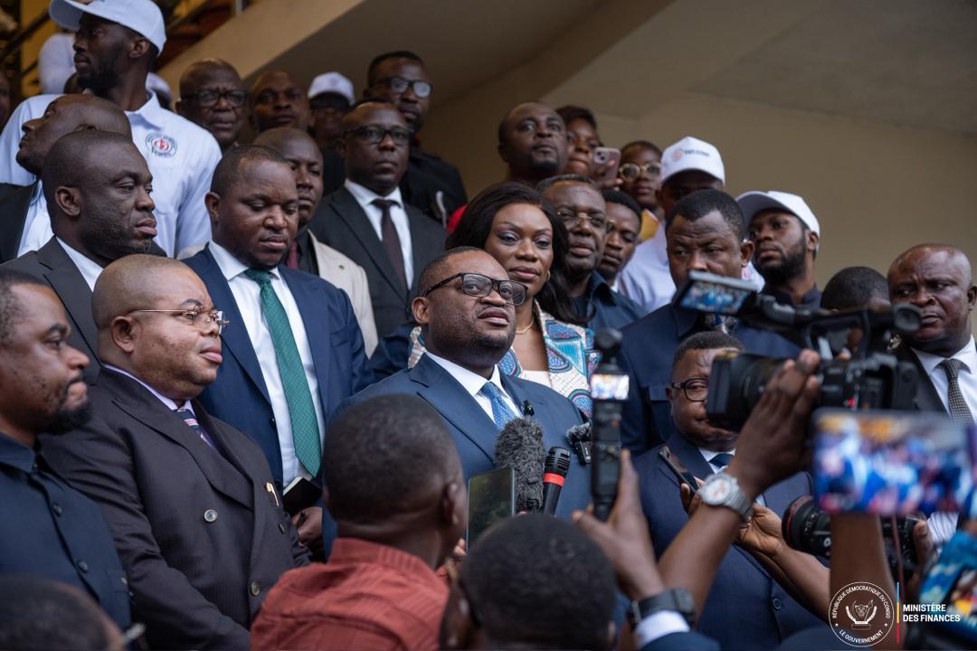 Le ministre Doudou Fwamba lors d’une visite de travail à la Direction des grandes entreprises de la DGI, à l’occasion de la clôture de l’échéance fiscale d’avril 2026 [photo d’illustration]