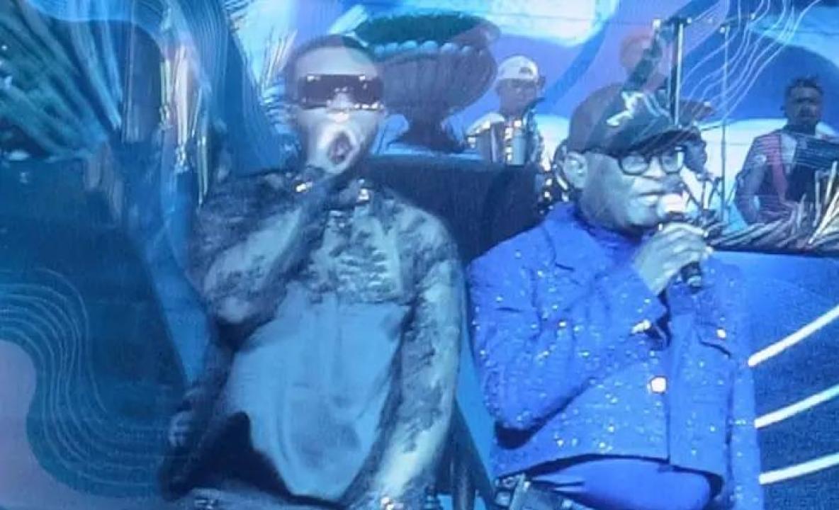 Fally Ipupa et Jossart Nyoka lors de leur prestation au Stage de France