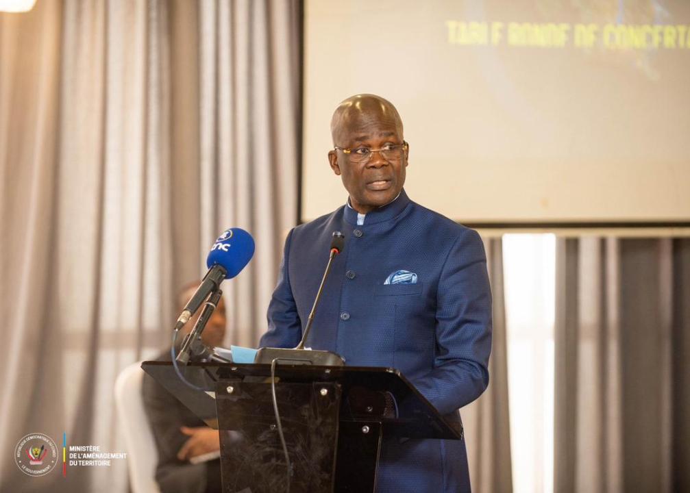 Jean Lucien Bussa, ministre de l’aménagement du territoire, lors de son discours de bienvenue à l’ouverture des travaux