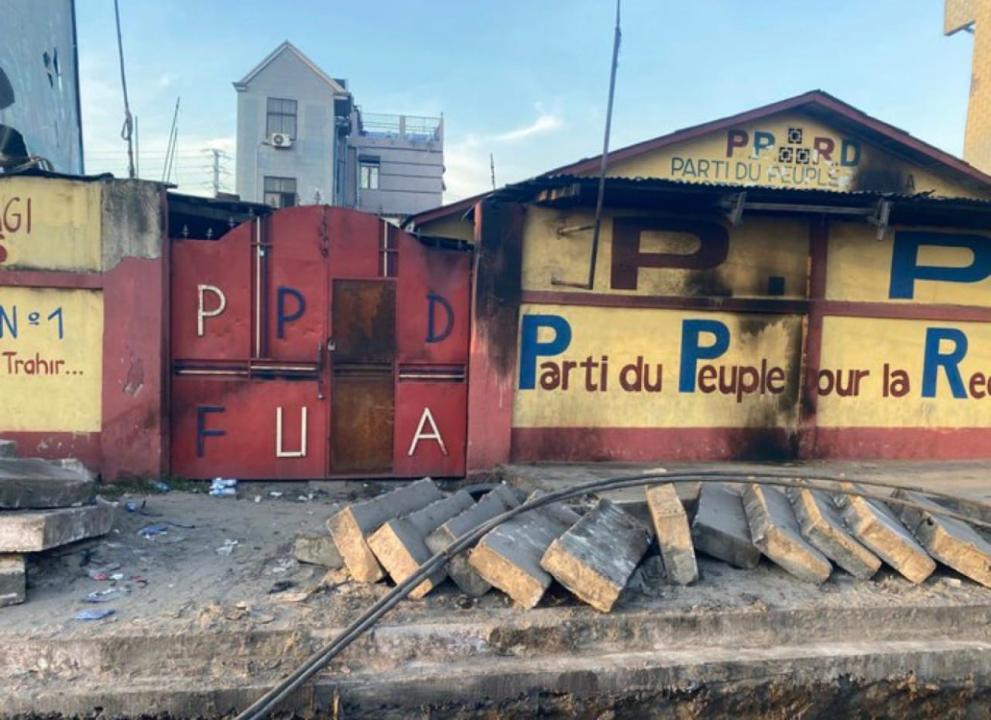 Le bureau du PPRD incendié à Kinshasa lors d’une manifestation [photo d’illustration]