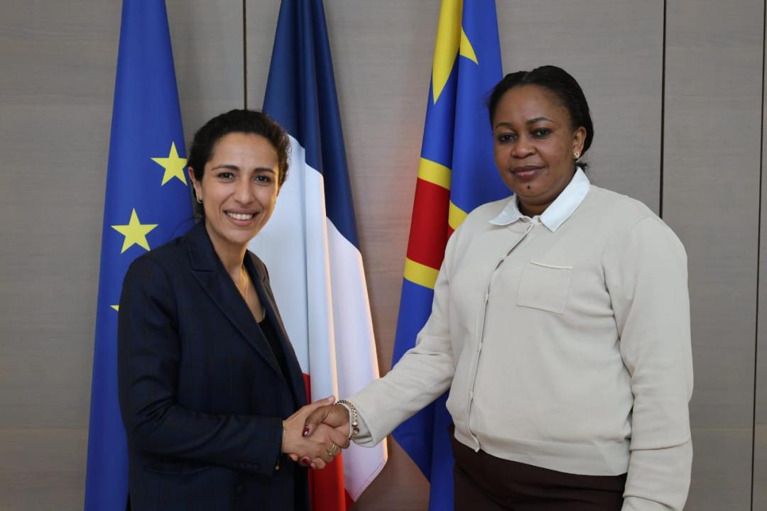 La ministre du Genre Micheline Ombae et une responsable française à Paris [photo d'illustration]