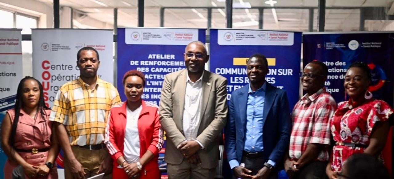 Christian Ngandu, Coordonnateur du COUSP, entouré des parties prenantes de la surveillance sanitaire en RDC