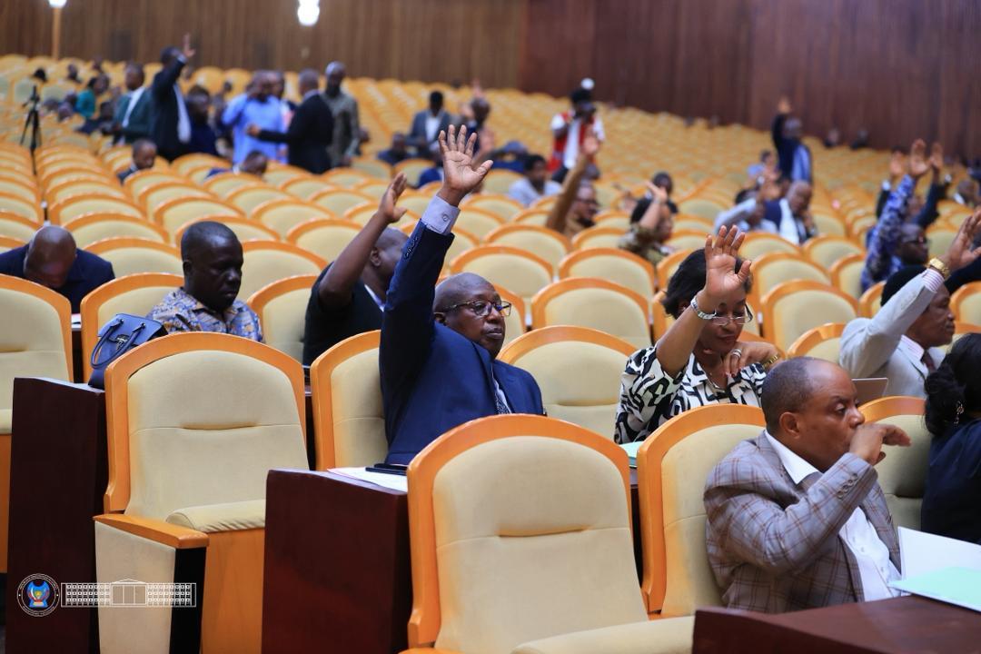 Les élus nationaux lors d'une séance plénière tenue, jeudi 07 mais, au Palais du Peuple