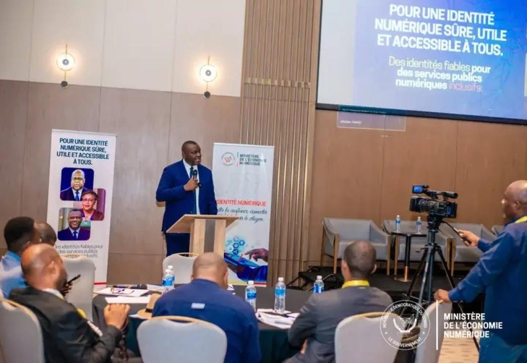 Le ministre Augustin Kibassa Maliba lors d’un atelier national consacré au développement de l’identité numérique à Kinshasa