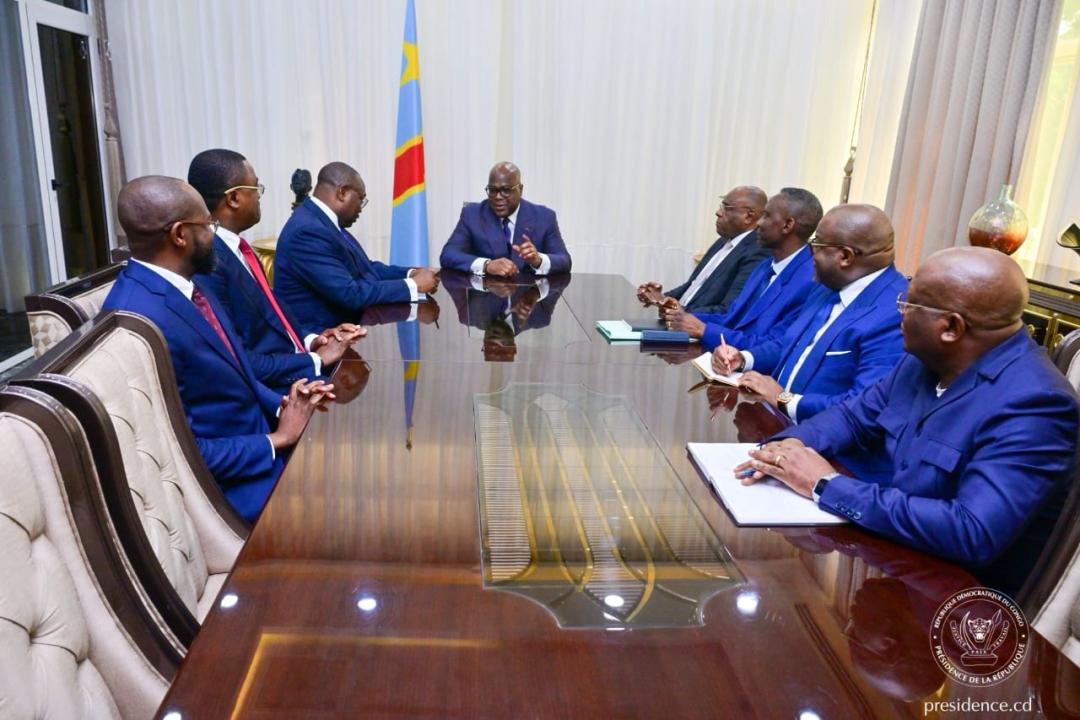 Le chef de l'État Félix Tshisekedi et la délégation du Congo - Brazzaville, lors d'une réunion vendredi 08 mai à Kinshasa