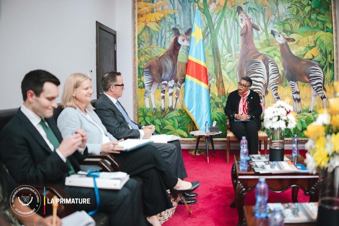 Judith Suminwa, Première Ministre de la RDC en audience avec la délégation américaine conduite par le Sous-secrétaire d'État, Jeremy Wiggins
