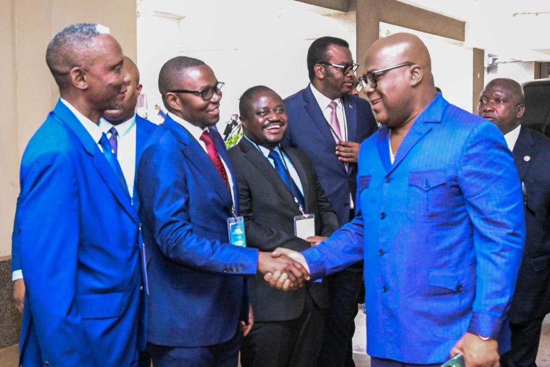 Le ministre Julien Paluku Kahongya lors de l'accueil du président Tshisekedi à Entebe, en Ouganda, lundi 11 mai 2026