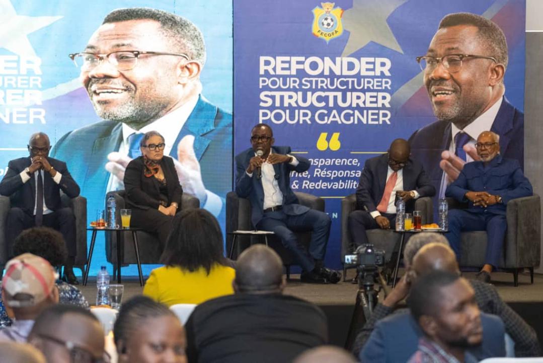 Véron Mosengo Omba et son équipe lors de la conférence de presse de présentation de son programme d'action à la tête de la FECOFA