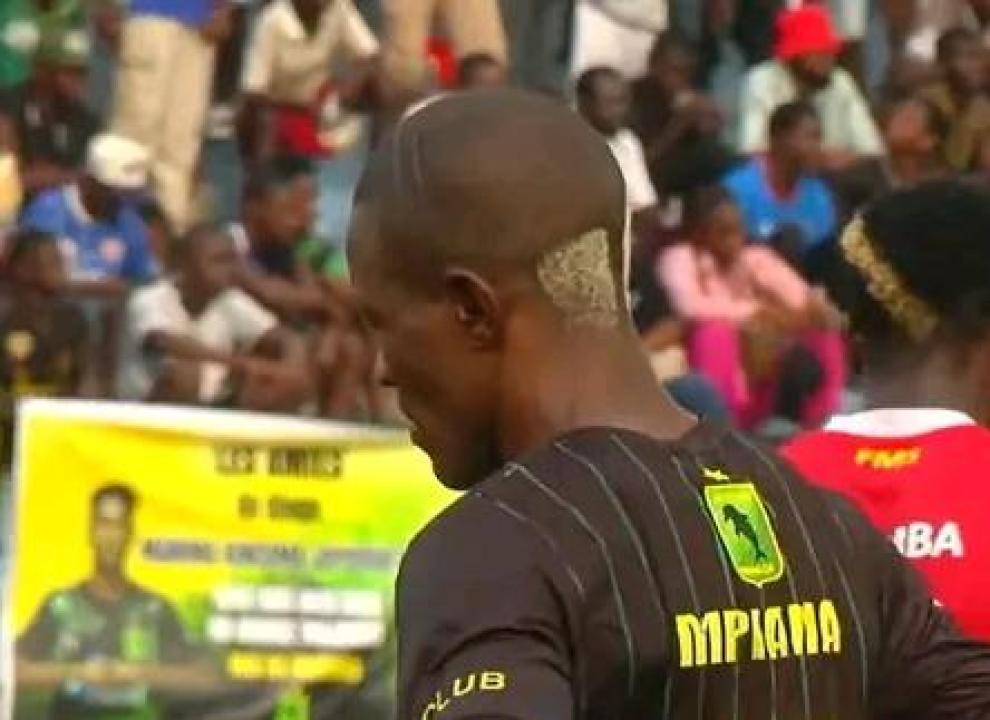 Mpiana Mozizi lors du match VClub-Simba au Stade Tata Raphaël.