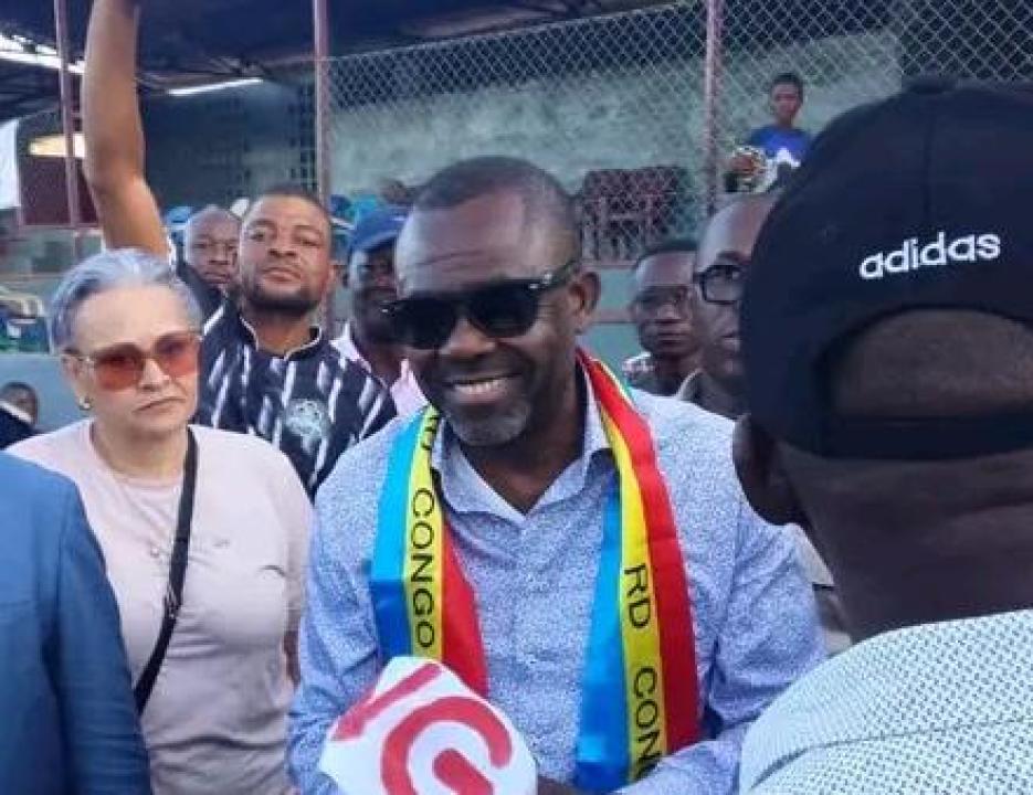 Véron Mosengo et son équipe à Kananga.