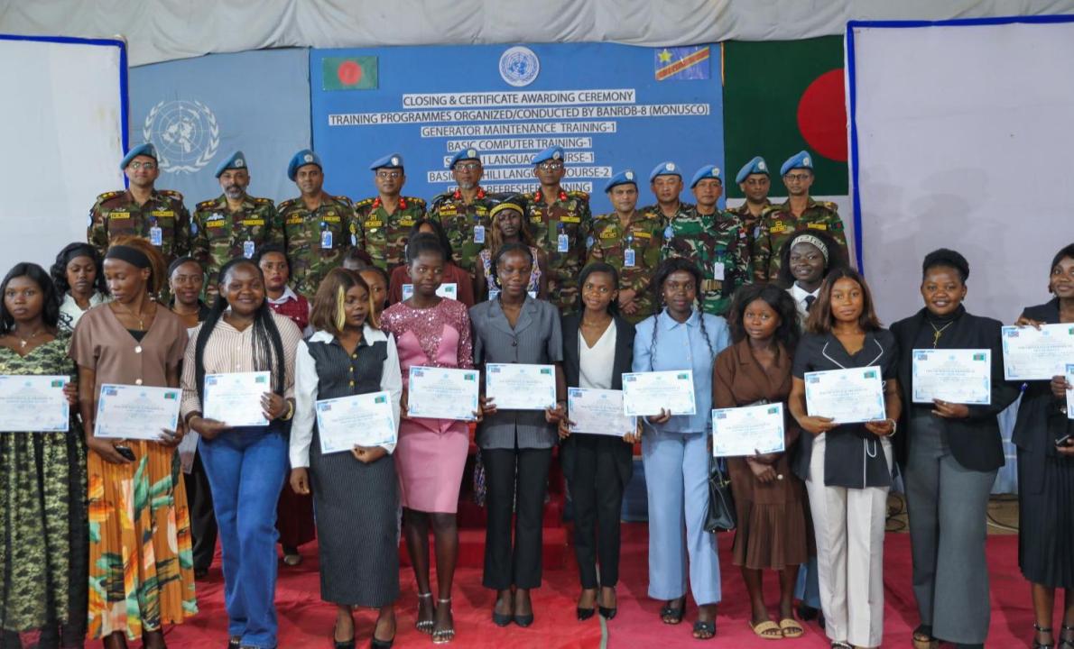 Quarante jeunes reçoivent leurs certificats de fin de formation de la MONUSCO à Bunia.