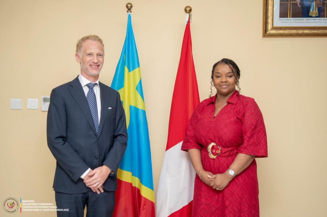 la vice-ministre des Affaires étrangères, Noëlla Ayeganagato et le représentant suisse [photo d'illustration]