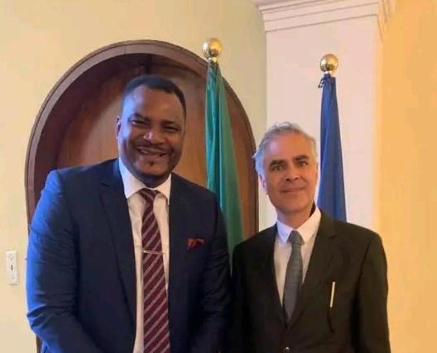 Aziz Makukula et l'ambassadeur du Portugal à Kinshasa.