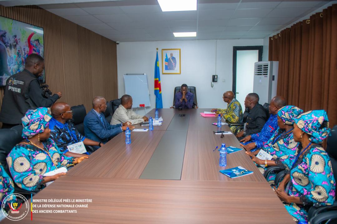 Le ministre délégué Eliezer Ntambwe et une délégation de la société civile de Maï-Ndombe, mercredi 13 mai 2026