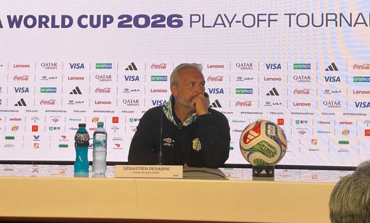 Le sélectionneur des Léopards congolais Sébastien Desabre lors d'une conférence de presse comptant pour le Mondial 2026