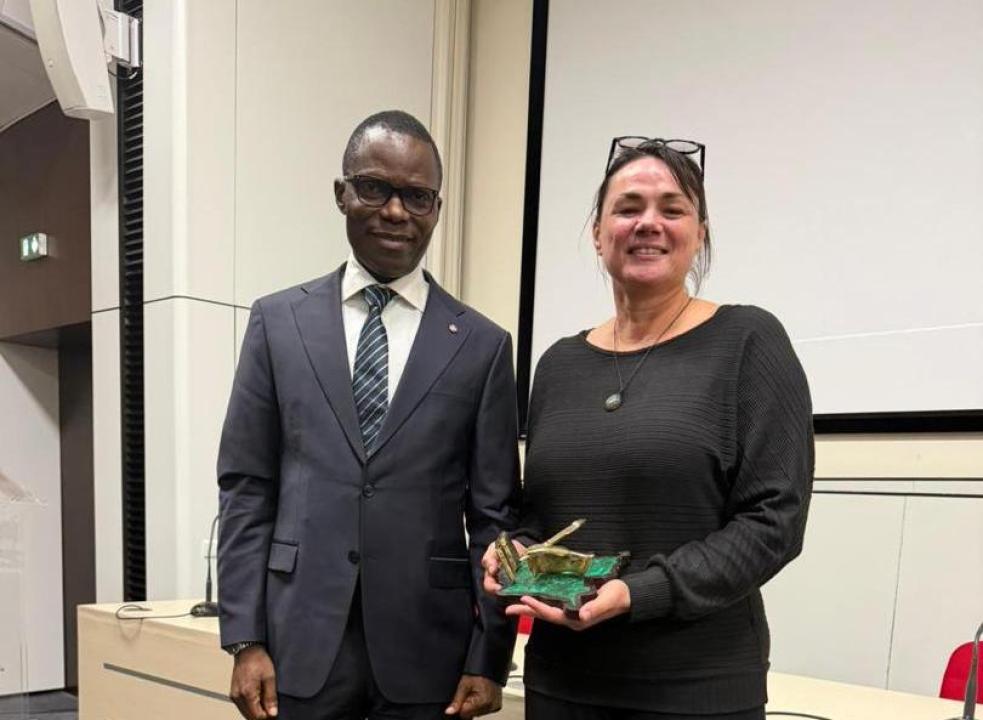Le ministre délégué Eliezer Ntambwe et Sandrine Perrot, chercheuse française en Sciences Politiques, lundi 18 mai 2026 à Paris