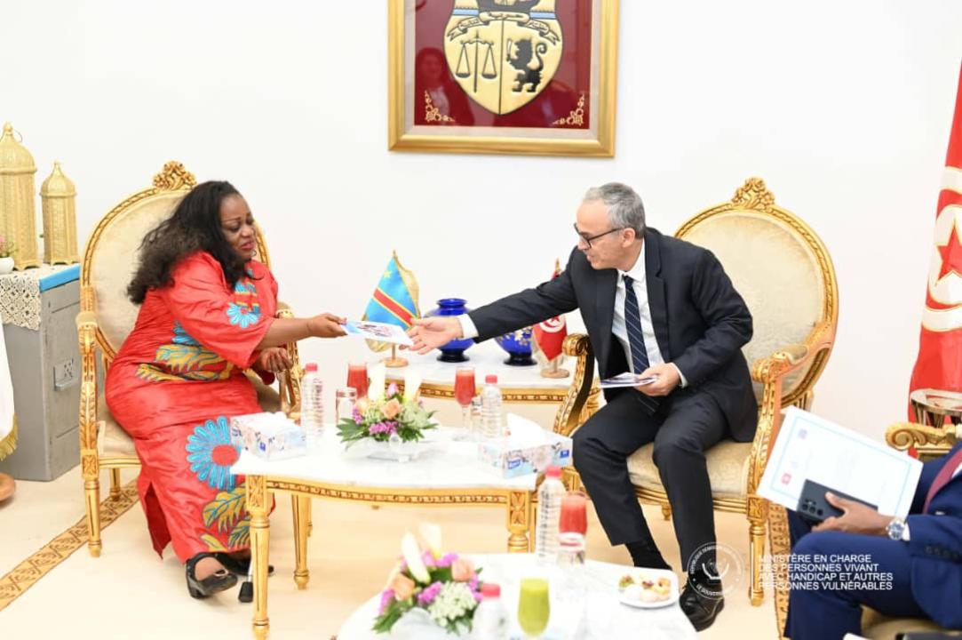 La ministre congolaise en charge de PVH, Irène  Esambo et Issam Lahmar, ministre tunisien des Affaires sociales