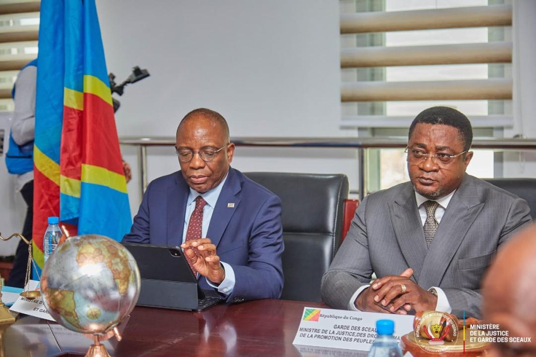 Le ministre de la justice Guillaume Ngefa, avec son homologue congolais, Ange Aimé Wilfrid Bininga [photo d'illustration]