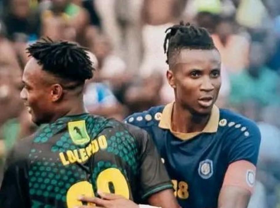 Un joueur de l'AS VClub et celui du FC les Aigles du Congo. [Photo d'illustration]