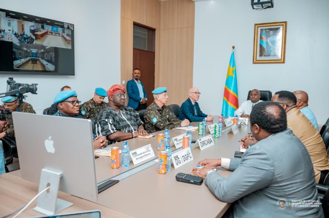 Le VPM Jacquemain Shabani réunit les gouverneurs du Nord-Kivu et de l’Ituri ainsi que la MONUSCO autour de l’impact sécuritaire de l’épidémie d’Ebola en RDC.