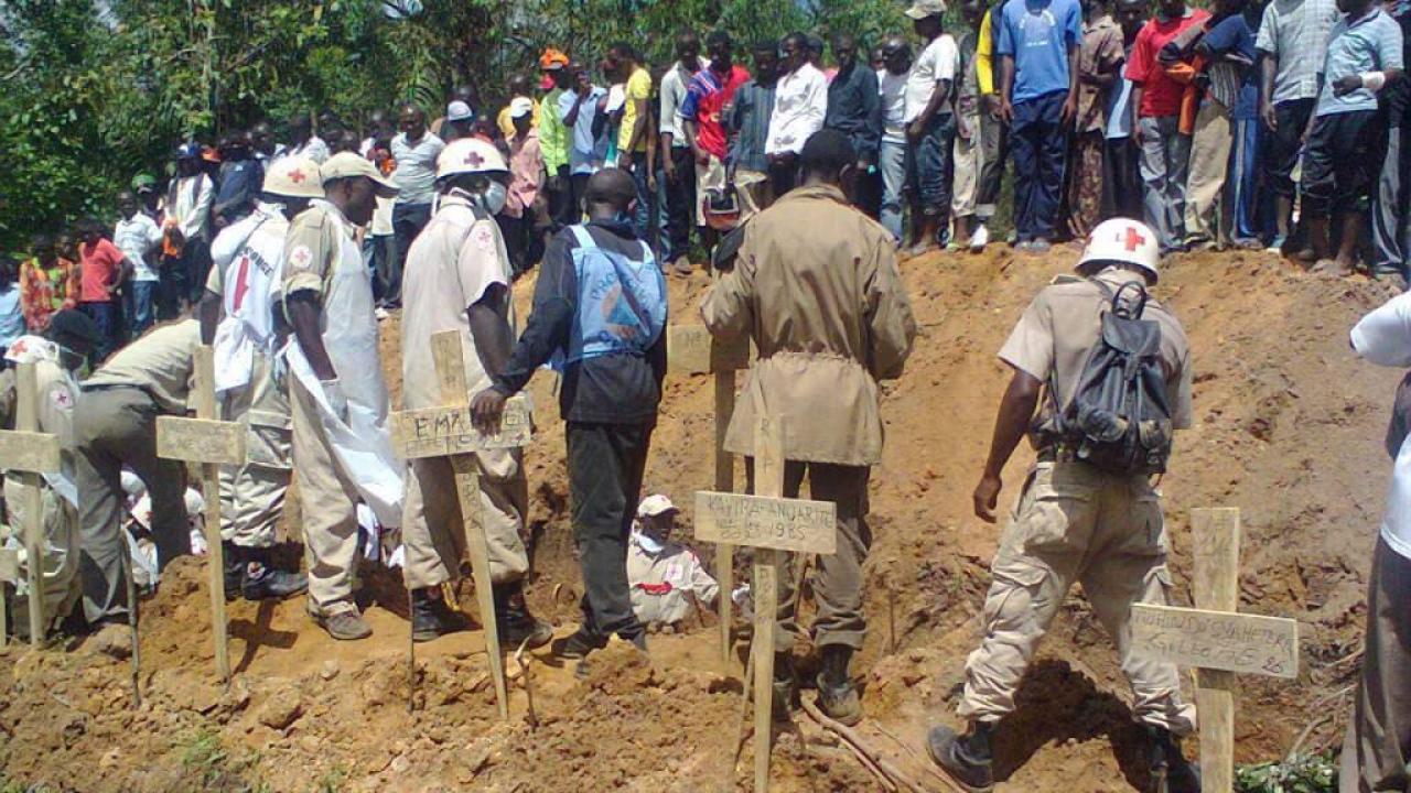 Enterrement de plusieurs civils tués lors d’un massacre à Mambasa [photo d’illustration]