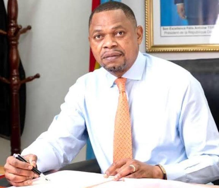 José Panda, ministre  des Postes et Télécommunications