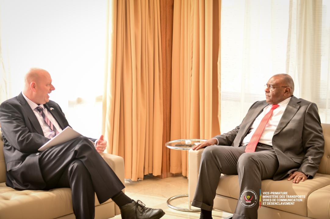 Le vice-Premier ministre en charge des Transports, Jean-Pierre Bemba, et Peter Fernandes [photo d'illustration]