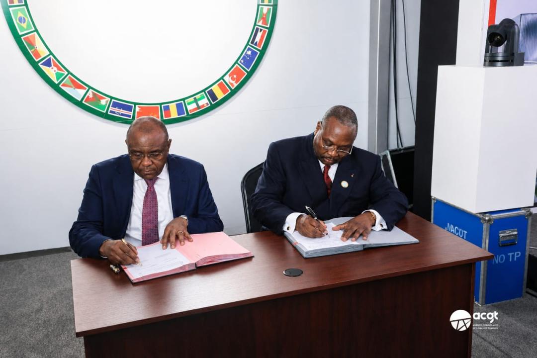 Le ministre des Transport, Jean-Pierre Bemba, et sin homologue du Congo-Brazzaville, Jean-Jacques Bouya